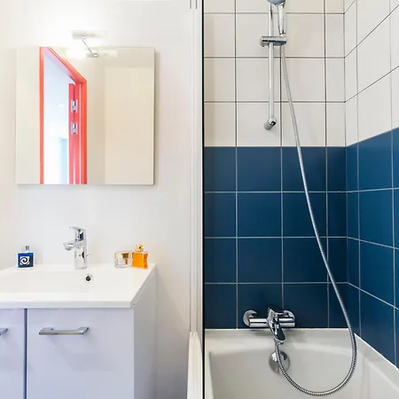 Renove Aux Pieds Avec Balcon - Fr-1-346-396 Apartment *